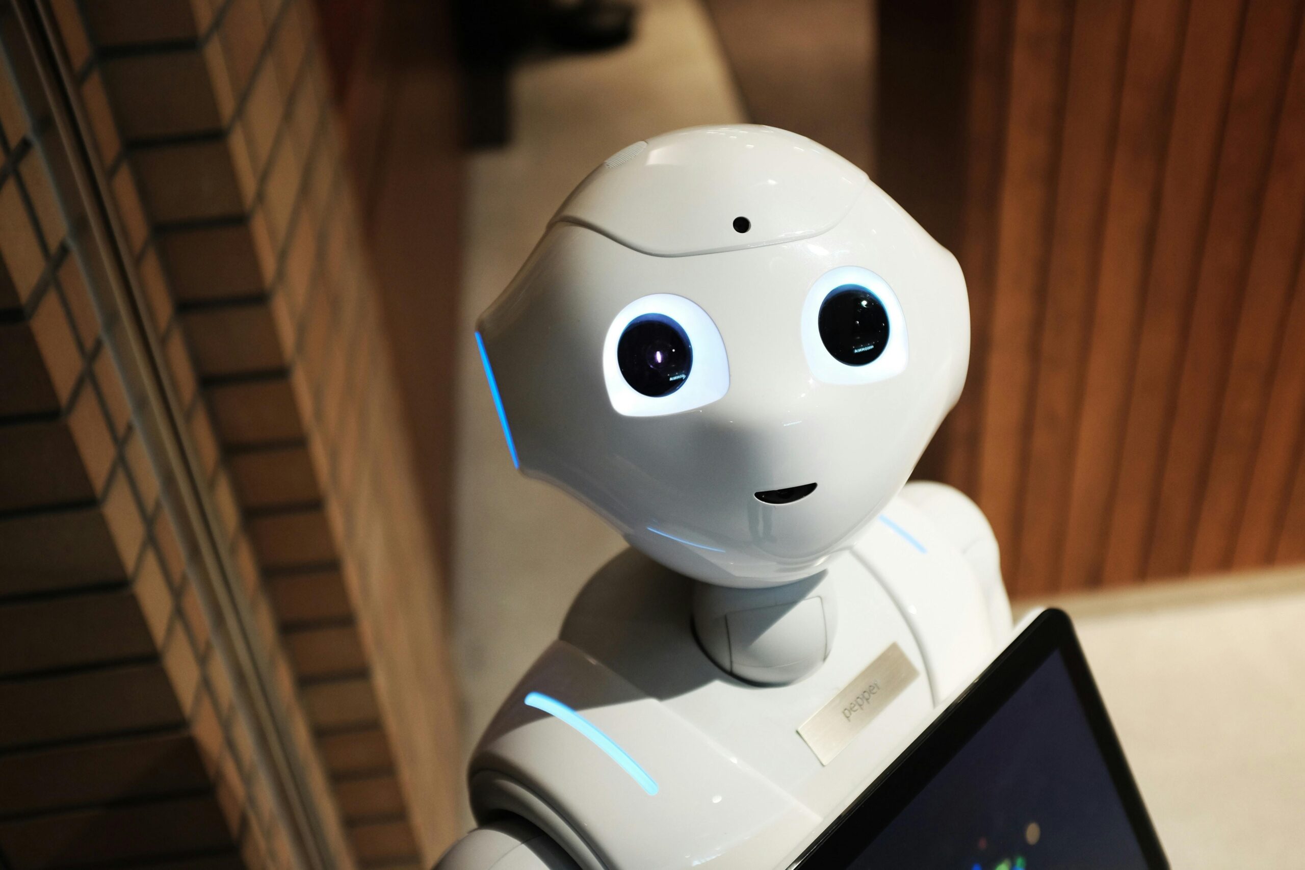 AI robot assistant helping with business tasks