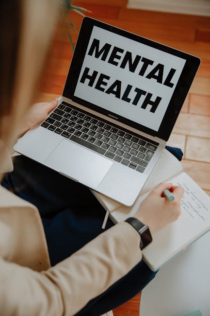 Solopreneur health and wellness coach in online session