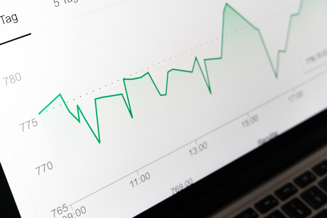 Startup growth data analytics showing solo founder company trends