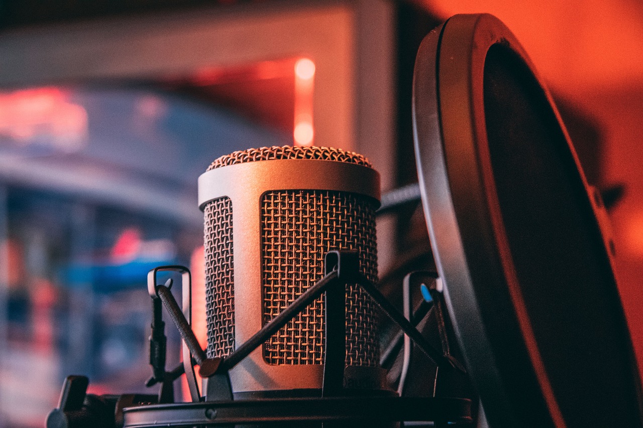 Voice agent recording with a podcast-quality microphone in 2026